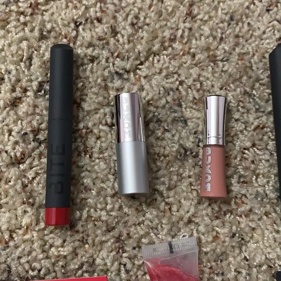 High End Lipstick and Lipgloss Deluxe Size Sampler - Picture 3 of 7